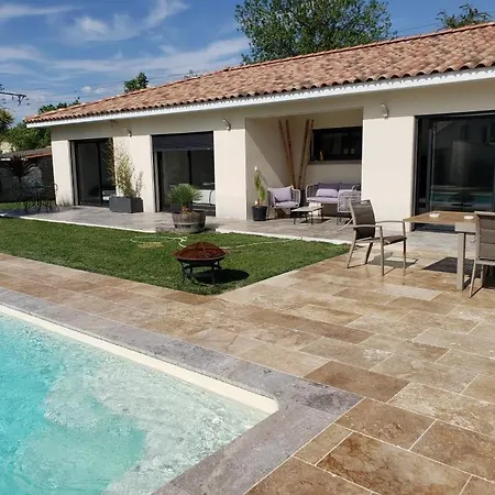 Piscine 3 *