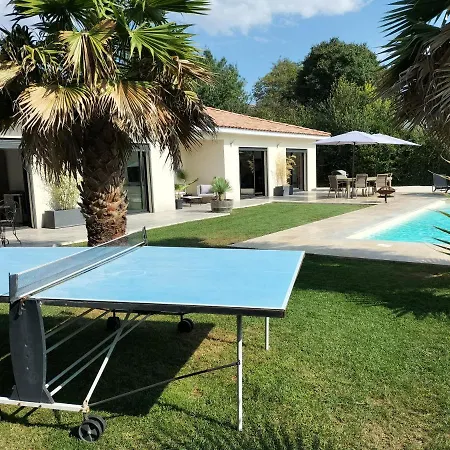 Piscine 3 *